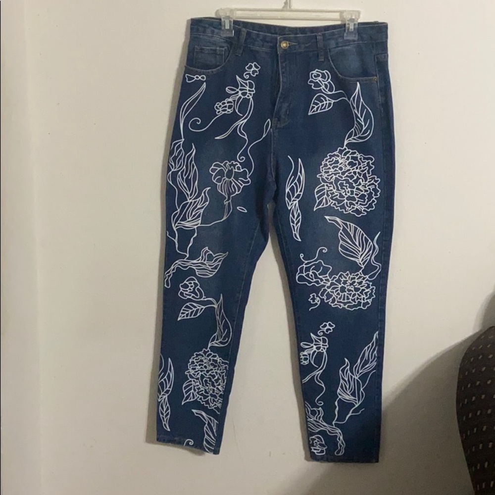 SHEIN mom jeans with white design